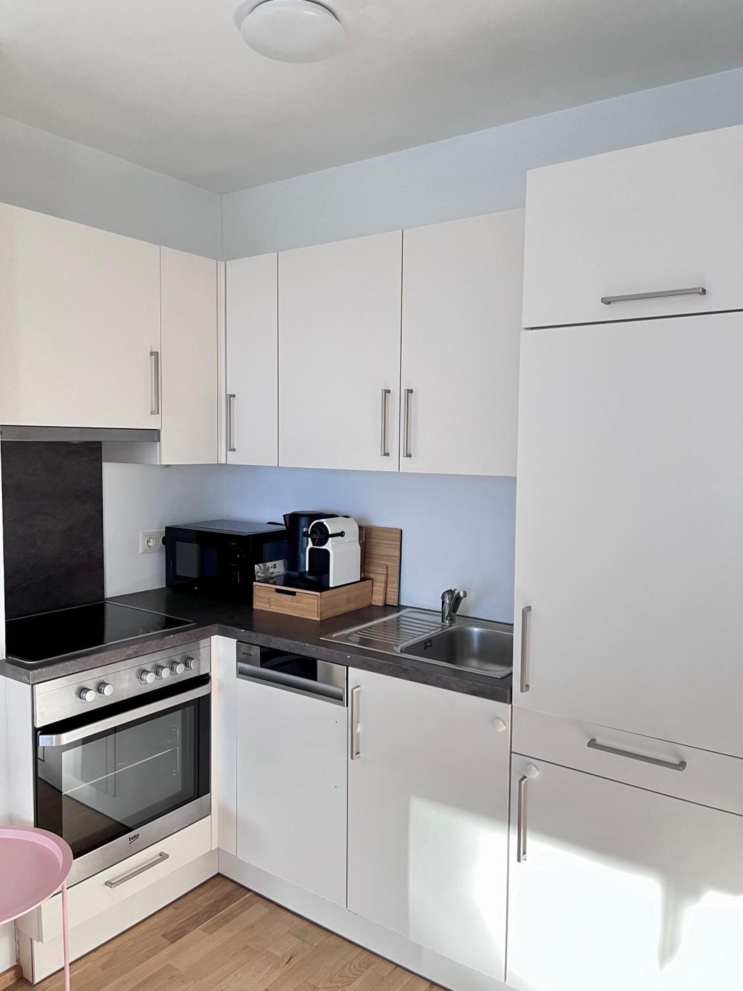 Funky Near Station Free Parking Apartment Wien